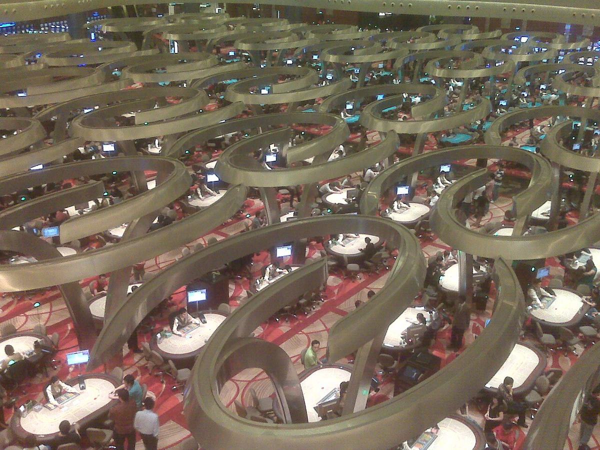 Bordspill på casinogulvet i Marina Bay Sands i Singapore